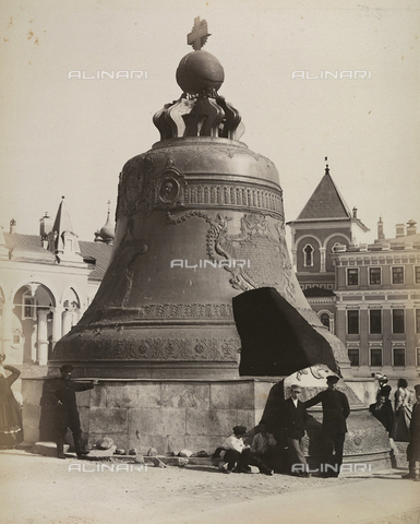 AVQ-A-001446-0024 - The Bell of the Tsar in Moscow - Date of photography: 1880 ca. - Alinari Archives, Florence