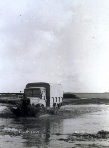 AVQ-A-001479-0033 - Military vehicle of the Italian Army travels toward the steppe, in a marshy area, during the Russian campaign of 1942-1943. - Date of photography: 1942 - 1943 - Alinari Archives, Florence