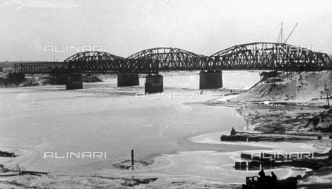 AVQ-A-001479-0059 - A bridge with massive metal structures in the Russian city of Gomel - Date of photography: 01-03/1943 - Alinari Archives, Florence