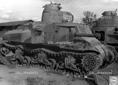 AVQ-A-001479-0061 - German tank used in the Russian campaign of 1942-43 - Date of photography: 01-03/1943 - Alinari Archives, Florence