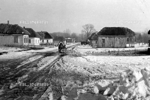 AVQ-A-001479-0065 - A snowy road with a sleigh in the Russian city of Juzovka - Date of photography: 01-03/1943 - Alinari Archives, Florence