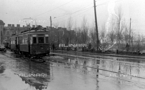 AVQ-A-001479-0068 - A boulevard with a tram in a Russian town - Date of photography: 02-03/1943 - Alinari Archives, Florence
