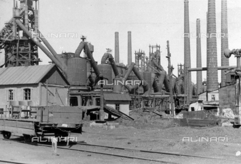 AVQ-A-001479-0081 - Russian factory photographed during the offensive campaign of 1942-43. In the foreground a wagon on tracks - Date of photography: 02-03/1943 - Alinari Archives, Florence