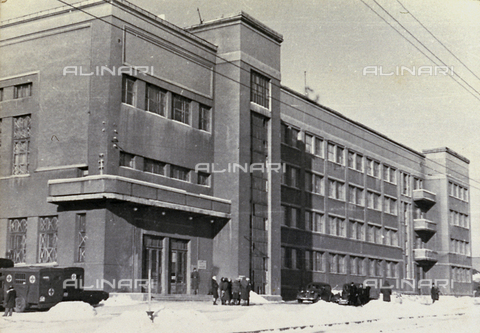 AVQ-A-001479-0103 - A building garrisoned by troops in the Russian city of Juzovka - Date of photography: 01-03/1943 - Alinari Archives, Florence
