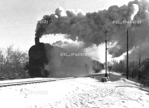 AVQ-A-001479-0115 - A stretch of railroad with a steam engine in a snow-covered plain in Russia - Date of photography: 1942-1943 - Alinari Archives, Florence