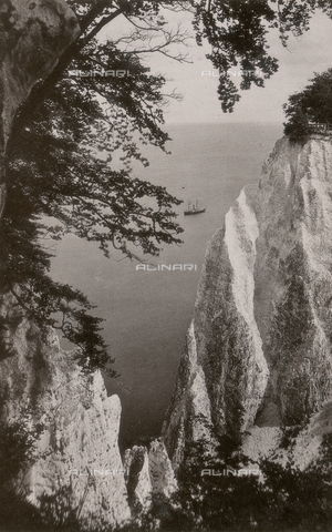 AVQ-A-001501-0108 - "Reisebilder (Photo Travel) - Richard Schmidt ": view of the island of Rà¼gen in the Baltic Sea - Date of photography: 1897 - Alinari Archives, Florence