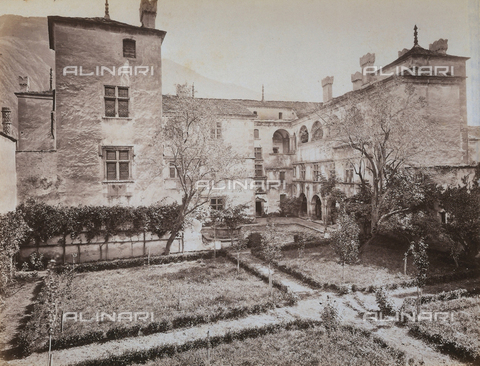 AVQ-A-001553-0003 - The courtyard of the castle of Issogne in Valle d'Aosta - Date of photography: 1878-1882 ca. - Alinari Archives, Florence