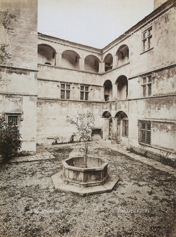 AVQ-A-001553-0004 - Partial view of the courtyard with the pomegranate fountain in the castle at Issogne, Valle d'Aosta - Date of photography: 1878-1882 ca. - Alinari Archives, Florence
