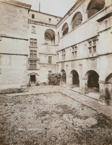 AVQ-A-001553-0005 - Side view of the courtyard with the entrance to the castle at Issogne, Valle d'Aosta - Date of photography: 1878-1882 ca. - Alinari Archives, Florence