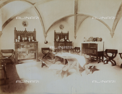 AVQ-A-001553-0011 - The dining hall of the castle at Issogne, Valle d'Aosta - Date of photography: 1878-1882 ca. - Alinari Archives, Florence