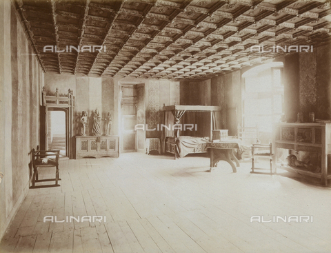 AVQ-A-001553-0015 - The room of the King of France in the castle at Issogne, Valle d'Aosta - Date of photography: 1878-1882 ca. - Alinari Archives, Florence