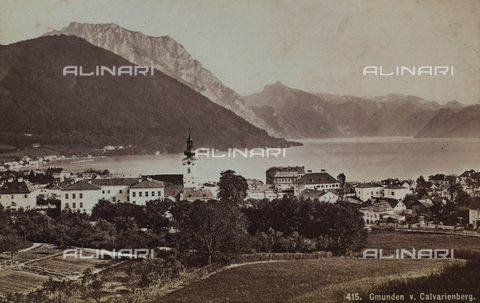 AVQ-A-001614-0015 - Veduta di Gmuden e Kalvarienberg, nel distretto di Salzkammergut, alta Austria - Data dello scatto: 1899 ca. - Archivi Alinari, Firenze