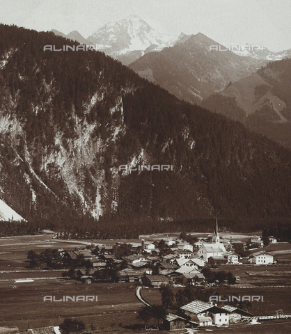 AVQ-A-001614-0019 - Vista del paese di Mayrhofen e del monte Hornspitze, nelle Alpi Zillertaler - Data dello scatto: 1899 ca. - Archivi Alinari, Firenze