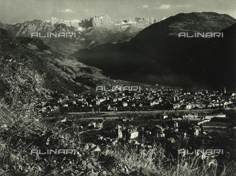 AVQ-A-001889-0001 - Bolzano-Gries; starting point of the Dolomites road with the Catenaccio in the background - Date of photography: 1925-1930 ca. - Alinari Archives, Florence