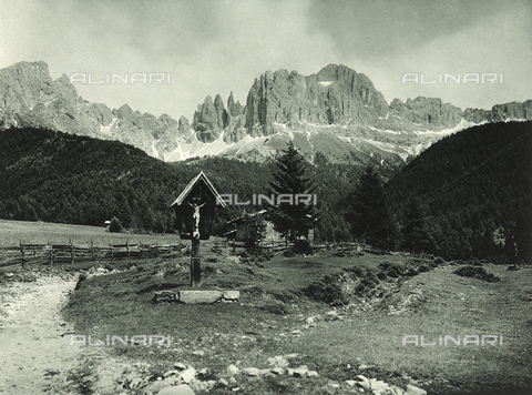 AVQ-A-001889-0015 - The Catinaccio mountains in the Dolomites - Date of photography: 1925-1930 ca. - Alinari Archives, Florence