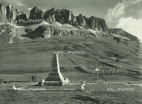 AVQ-A-001889-0027 - Pordoi Pass near Canazei in the Dolomites - Date of photography: 1925-1930 ca. - Alinari Archives, Florence