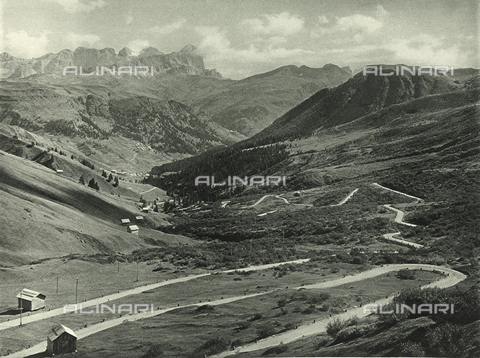AVQ-A-001889-0029 - Pordoi road that leads to Tofana - Date of photography: 1925-1930 ca. - Alinari Archives, Florence