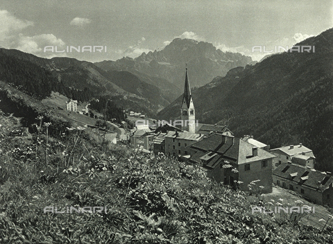 AVQ-A-001889-0032 - The town of Pieve di Livinallongo in the Dolomites - Date of photography: 1925-1930 ca. - Alinari Archives, Florence