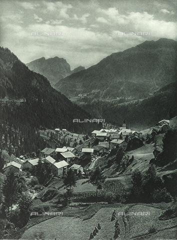 AVQ-A-001889-0033 - The town of Andraz in the Dolomites - Date of photography: 1925-1930 ca. - Alinari Archives, Florence