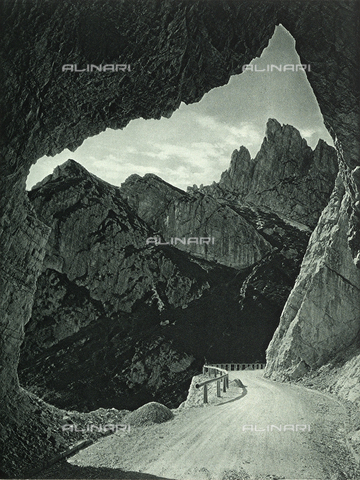 AVQ-A-001889-0034 - Tunnel in Falzarego Pass in the Dolomites, with Stiria Rock in the background - Date of photography: 1925-1930 ca. - Alinari Archives, Florence