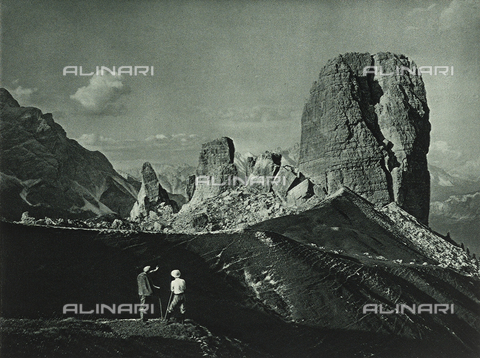 AVQ-A-001889-0037 - Panorama of "Cinque Torri" in Falzarego Pass in the Dolomites - Date of photography: 1925-1930 ca. - Alinari Archives, Florence
