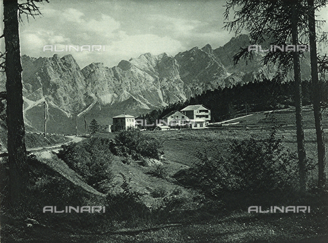 AVQ-A-001889-0039 - The rocky mountain of Pomagagnon and the Mount Pocol in the Alpine Dolomites - Date of photography: 1925-1930 ca. - Alinari Archives, Florence