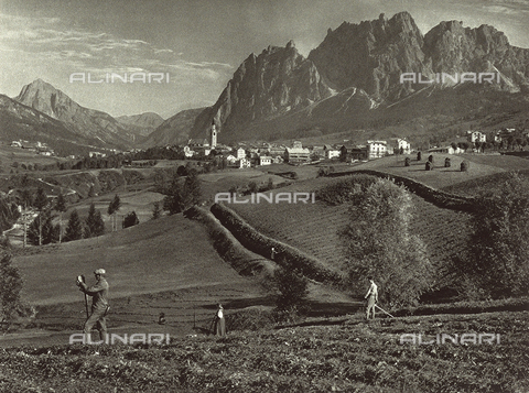 AVQ-A-001889-0041 - Cortina d'Ampezzo with Croda del Becco in the background - Date of photography: 1925-1930 ca. - Alinari Archives, Florence