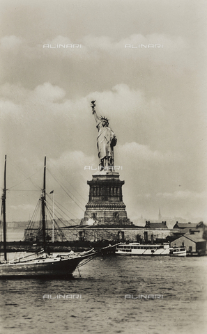 AVQ-A-001988-0001 - The Statue of Liberty on Bedloe Island in the bay of New York - Date of photography: 1940 ca. - Alinari Archives, Florence