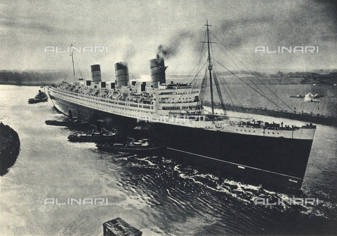 AVQ-A-002346-0002 - R.M.S. Queen Mary: The transatlantic Queen Mary departing from Clydebank en route to Southampton - Date of photography: 1936 - Alinari Archives, Florence
