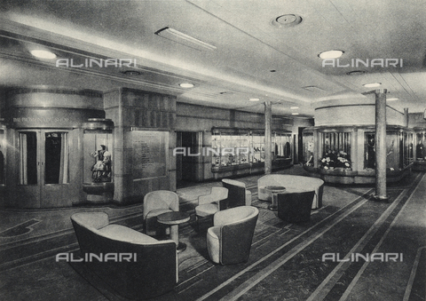 AVQ-A-002346-0014 - R.M.S. Queen Mary: the shopping center of the transatlantic Queen Mary - Date of photography: 1936 - Alinari Archives, Florence