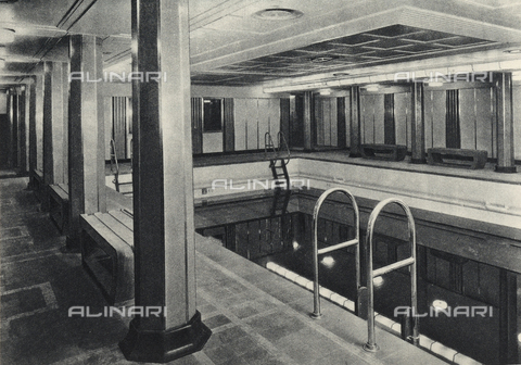 AVQ-A-002346-0016 - R.M.S. Queen Mary: the tourist pool of the transatlantic Queen Mary - Date of photography: 1936 - Alinari Archives, Florence