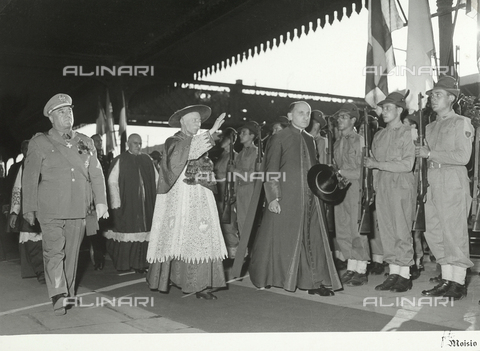 AVQ-A-002364-0003 - XIV National Eucharistic Congress of Turin: Arrival in Turin of Cardinal Ildefonso Schuster, papal liaison - Date of photography: 09/09/1953 - Alinari Archives, Florence