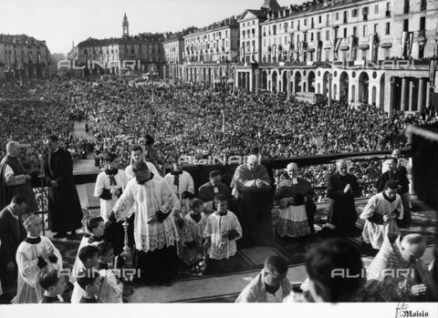 AVQ-A-002364-0016 - XIV National Eucharistic Congress of Turin: procession of angels and benediction of Cardinal Ernesto Ruffini, archbishop of Palermo - Date of photography: 1953 - Alinari Archives, Florence
