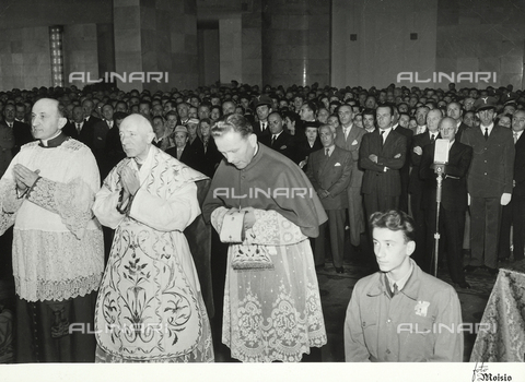 AVQ-A-002364-0019 - XIV National Eucharistic Congress of Turin: Holy mass celebrated by Cardinal liaison Ildefonso Schuster at the great hall of F.I.A.T. Mirafiori - Date of photography: 12/09/1953 - Alinari Archives, Florence