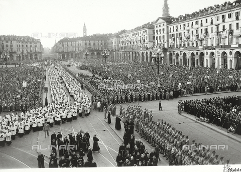 AVQ-A-002364-0048 - XIV National Eucharistic Congress of Turin: the clergy arrives in Piazza Vittorio - Date of photography: 1953 - Alinari Archives, Florence