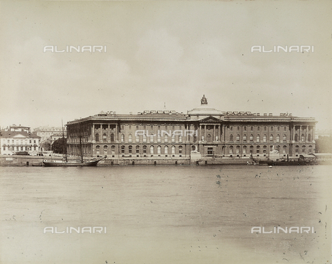 AVQ-A-002408-0024 - The Academy of Fine Arts on the Neva river, St. Petersburg - Date of photography: 1890-1900 ca. - Alinari Archives, Florence
