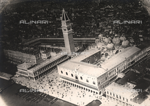 AVQ-A-002434-0022 - Piazza San Marco, Venice - Date of photography: 1918 - Alinari Archives, Florence