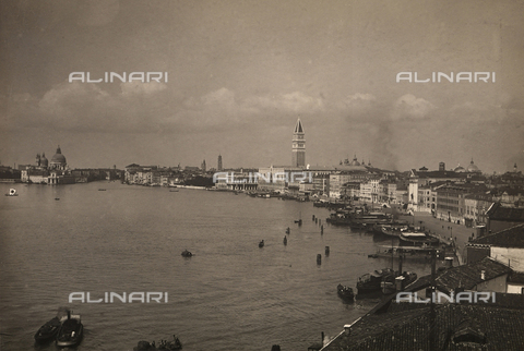 AVQ-A-002434-0057 - Ducal Palace and Riva degli Schiavoni, Venice - Date of photography: 1918 - Alinari Archives, Florence