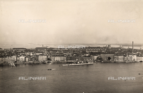 AVQ-A-002434-0059 - Guidecca Canal, Venice - Date of photography: 1918 - Alinari Archives, Florence
