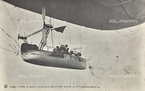 AVQ-A-002434-0071 - The military dirigible "Atterrissagio" at Vigna di Valle - Date of photography: 1908 - Alinari Archives, Florence