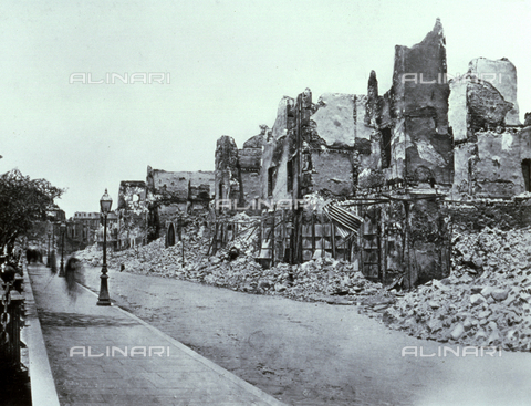 AVQ-A-002695-0017 - A street in Alexandria, Egypt, filled with rubble from the buildings destroyed in the shelling of 1882 - Date of photography: 1882 - Alinari Archives, Florence