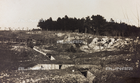 AVQ-A-002752-0101 - Album of the First World War in Friuli-Venezia Giulia: trenches on the hills of Medea - Date of photography: 19/03/1916 - Alinari Archives, Florence