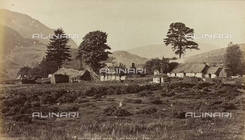 AVQ-A-002803-0013 - Album "Voyage en Ecosse Septembre 1880": Rural homes in Glen Finlas in the area of the Highlands of Scotland - Date of photography: 18/09/1880 - Alinari Archives, Florence