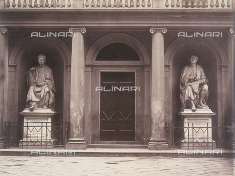 AVQ-A-002965-0030 - Statues of Arnolfo di Cambio and Filippo Brunelleschi, by Luigi Pampaloni and situated in the Palazzo dei Canonici in Florence - Date of photography: 1855-1860 ca. - Alinari Archives, Florence