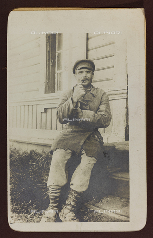 AVQ-A-002988-0002 - First World War: the 'Ukraine in the years 1914-1916 during the invasion of the German army. Portrait of a man - Date of photography: 1914-1916 - Alinari Archives, Florence