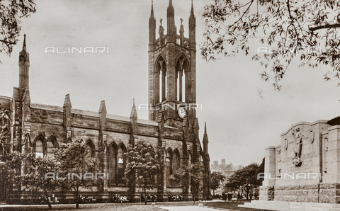 AVQ-A-003198-0023 - The Church of St. Thomas the Martyr and the Northumberland Memorial Fusiliers "The Response" in Newcastle - Date of photography: 1920-07/03/1927 - Alinari Archives, Florence