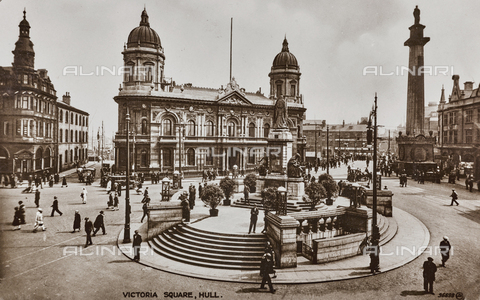 AVQ-A-003198-0030 - Queen Victoria Square, Hull - Date of photography: 1930-08/03/1932 - Alinari Archives, Florence