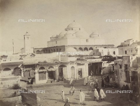 AVQ-A-003744-0002 - Bab-Souika Square and the mosque of Sidi Mahrez, Tunis - Date of photography: 1896 - Alinari Archives, Florence