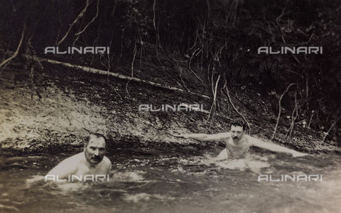 AVQ-A-003796-0122 - First World War: Swimming in the river Isonzo - Date of photography: 1915-1918 - Alinari Archives, Florence