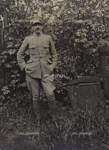 AVQ-A-003796-0126 - First World War: portrait of a soldier - Date of photography: 1915-1918 - Alinari Archives, Florence